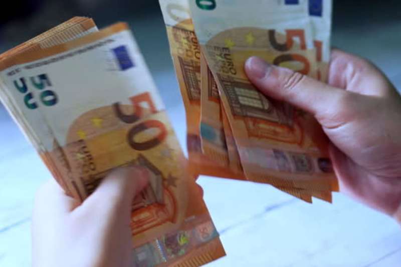 The Pros and Cons of Prepaid Cards in Online Gambling
