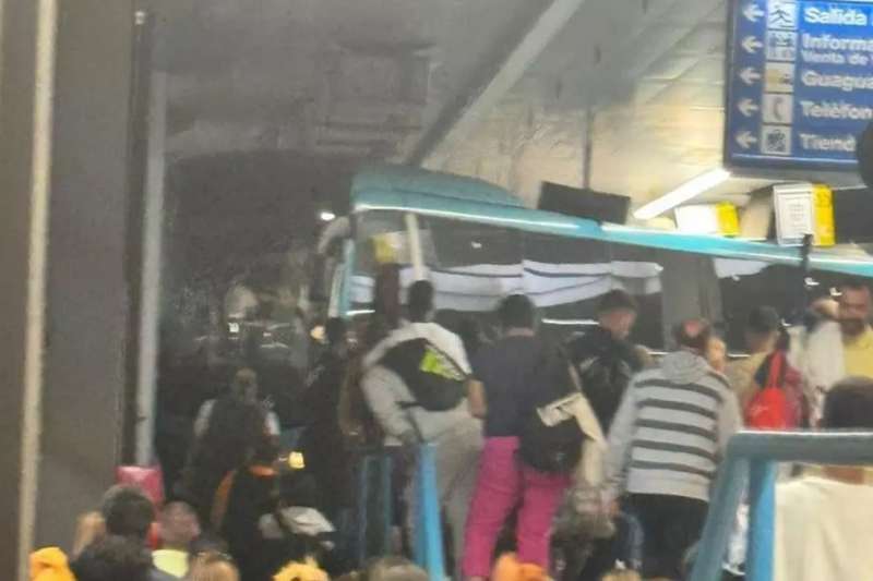 Chaos as bus crashes into San Telmo station injuring two people