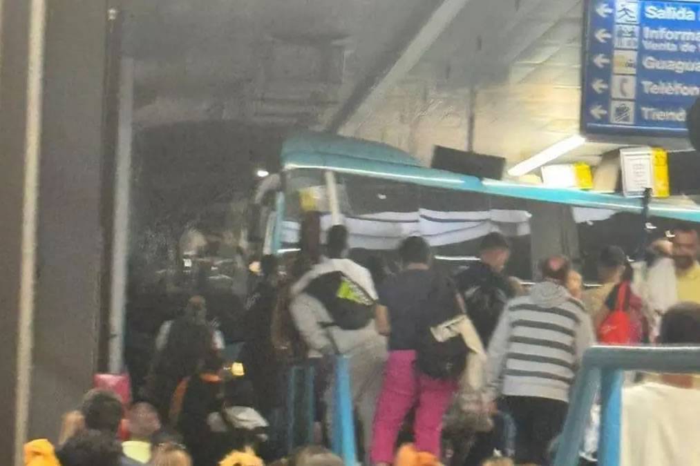 Chaos as bus crashes into San Telmo station injuring two people