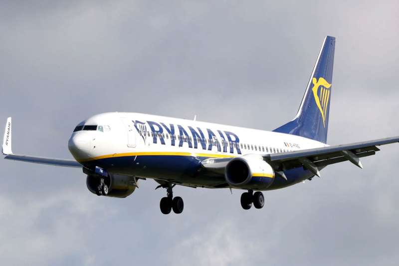 Police arrest ‘drunk and abusive’ Ryanair passengers as they land in Tenerife