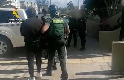 Thief arrested after robbing apartment while two holidaymakers were asleep inside 