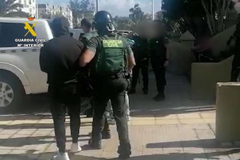 Thief arrested after robbing apartment while two holidaymakers were asleep inside 
