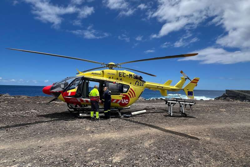 Diver with decompression sickness airlifted to Tenerife from El Hierro