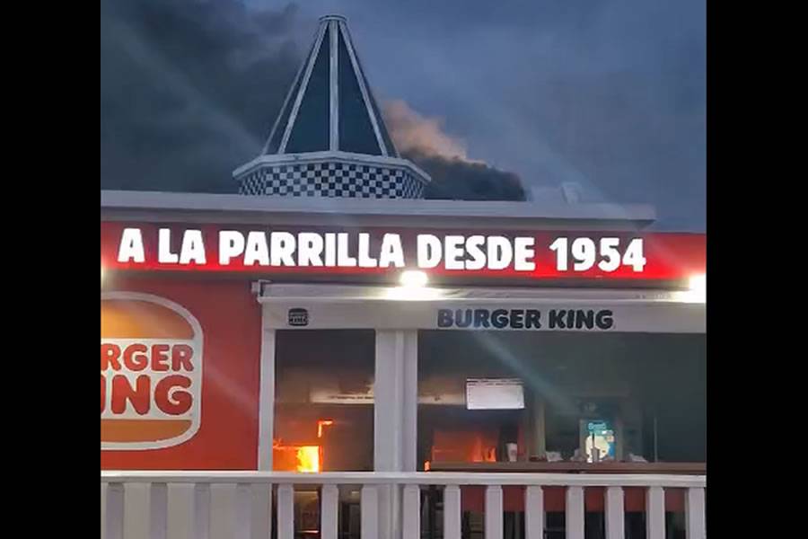 VIDEO: Burger King evacuated as fire breaks out on Costa Adeje seafront