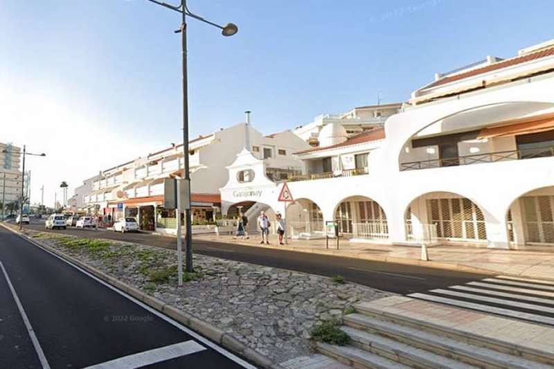 21-year-old injured after falling from apartment balcony in Costa Adeje
