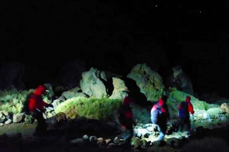 Tourists rescued from Teide’s summit at 2am after emergency SOS alert