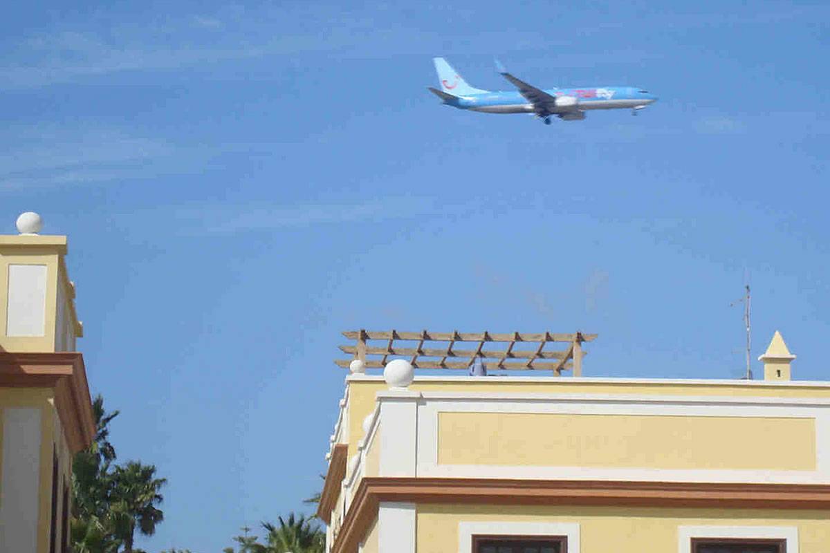 AENA announces free sound proofing for 1,500 homes near Tenerife and Lanzarote Airports