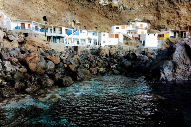 Discover an amazing hidden village in a cave in the Canary Islands 