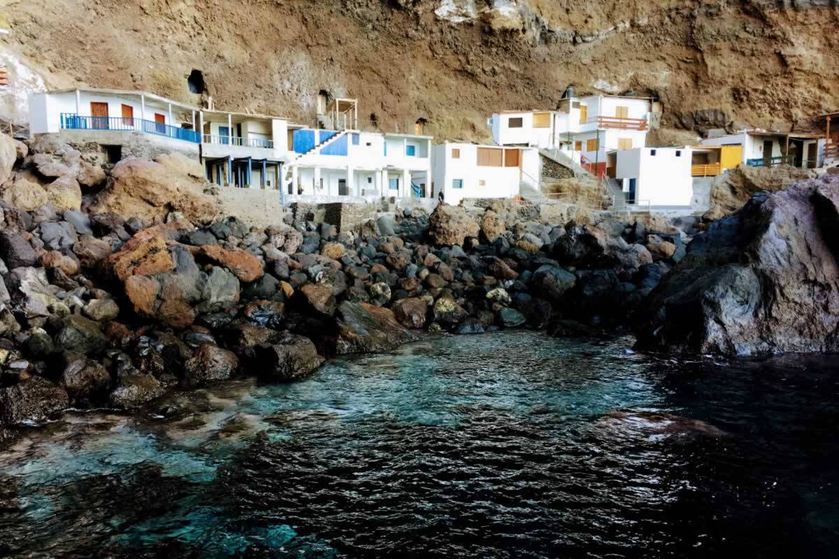 Discover an amazing hidden village in a cave in the Canary Islands 