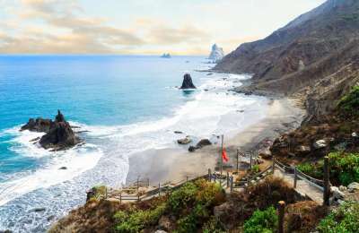 Another of Tenerife's beaches is closed due to rockfalls