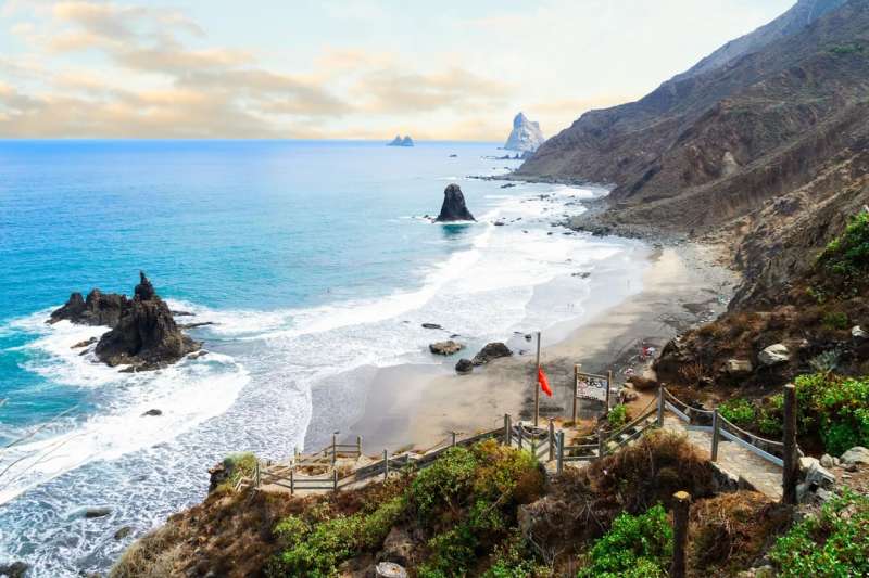 Another of Tenerife's beaches is closed due to rockfalls