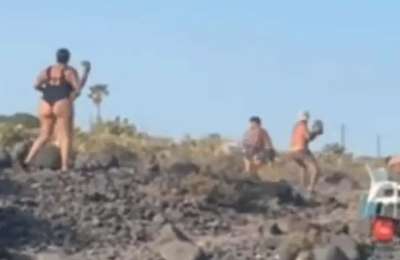 VIDEO: Violent fight at popular beach in the south of Tenerife with knives and rocks