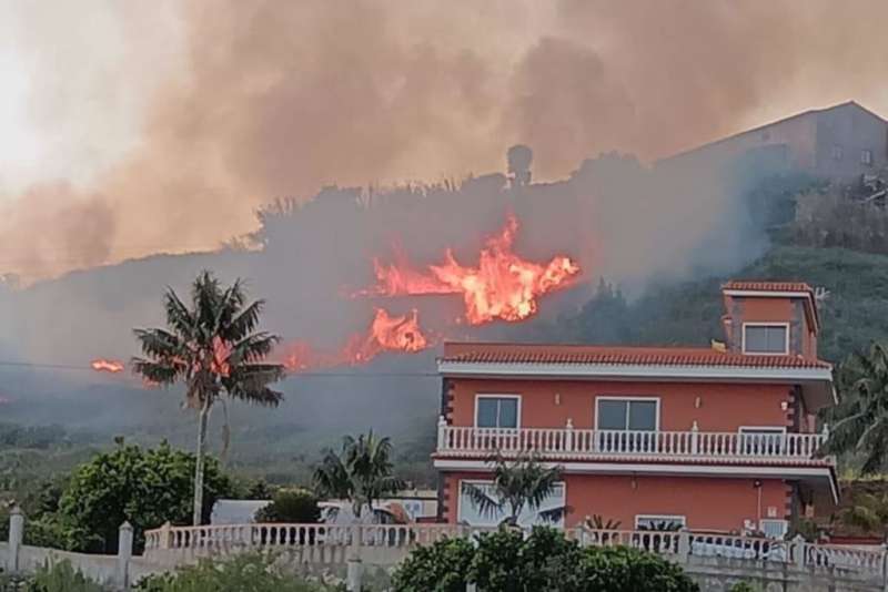 BREAKING: Firefighters are battling a blaze at the forests edge in Tenerife