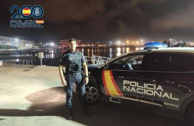 Off-duty National Police officer saves young girl's life at Tenerife beach