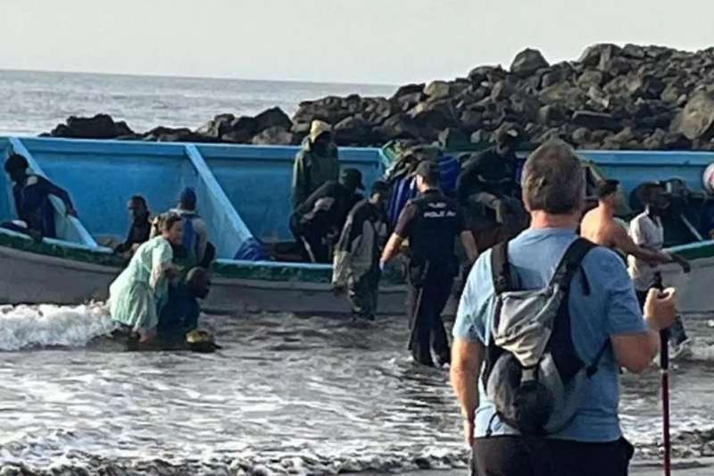 Drama as a boat with 65 people, including a baby onboard, arrives at Las Burras Beach