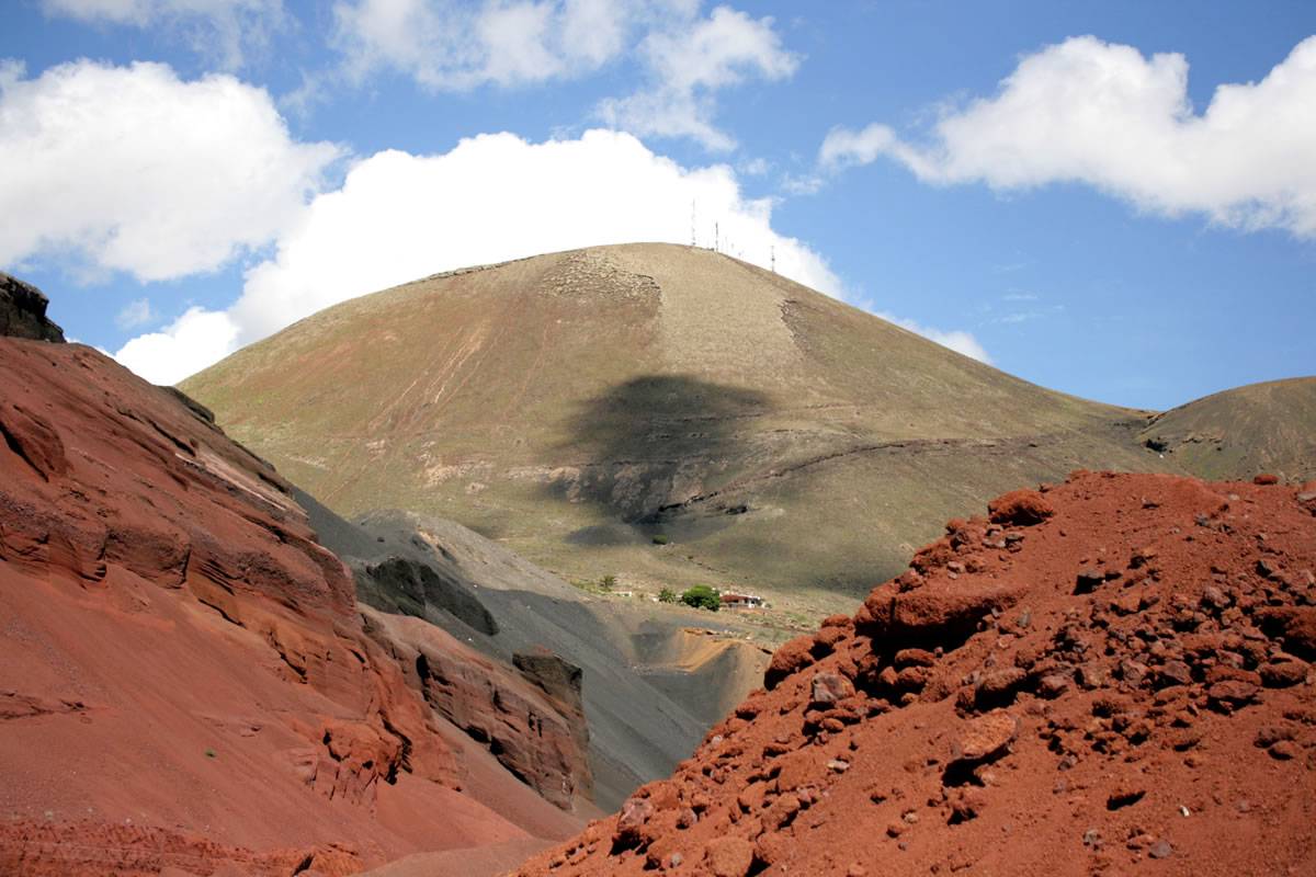 Woman killed by fall in a remote mountainous area in the Canary Islands