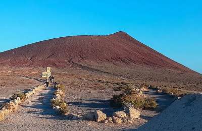 A special walking route in Tenerife: A coastal natural reserve around a red volcano