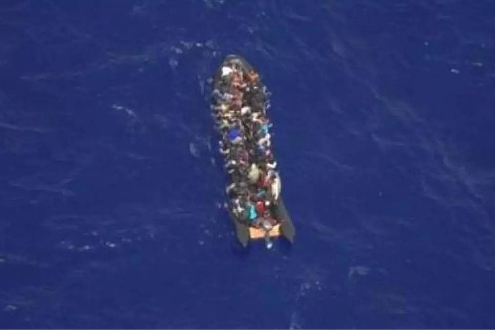 Boat rescued near Lanzarote whose occupants say they threw two bodies into the sea