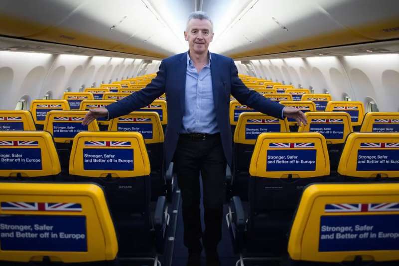 Ryanair to slash fares amid profit slump