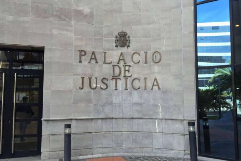 Two dental technicians convicted of professional misconduct in Tenerife