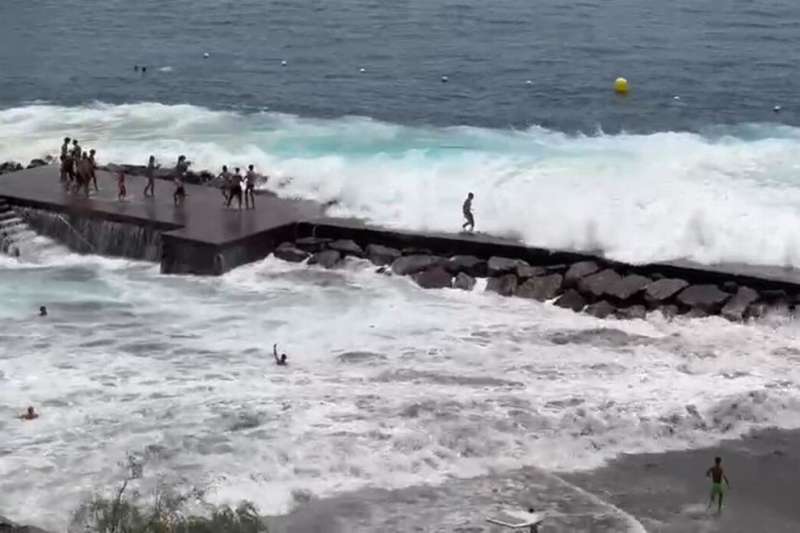 Government extends pre-alert for coastal phenomena to all of the Canary Islands
