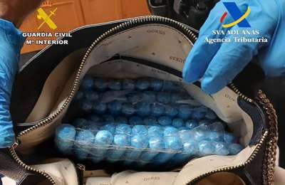 Woman caught at Lanzarote Airport smuggling cocaine capsules