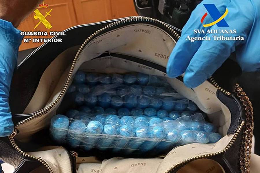 Woman caught at Lanzarote Airport smuggling cocaine capsules