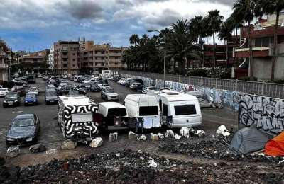 The carpark in south Tenerife that has turned into a scrapyard and drug outlet