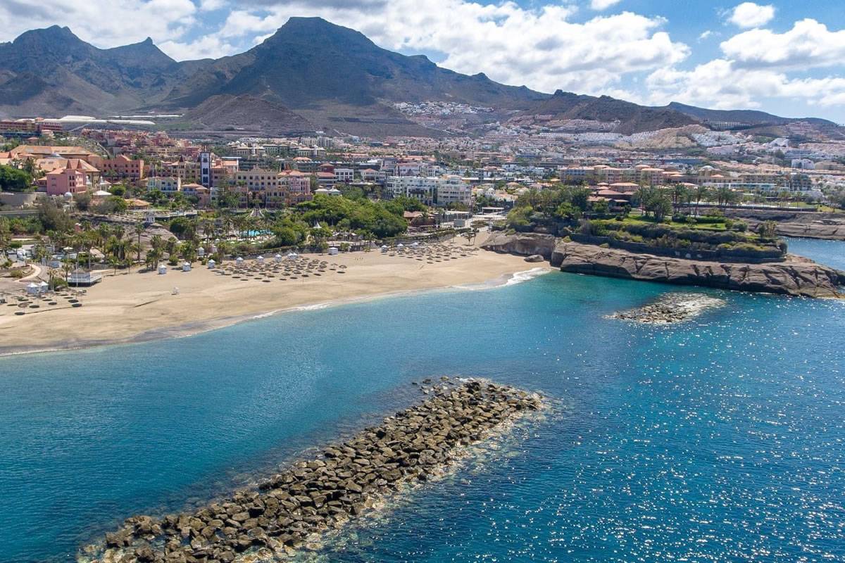 Three rescued from the sea in Costa Adeje including a 5-year-old girl