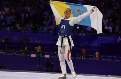 Taekwondo champion born in Tenerife celebrates Olympic victory with Canary Island flag