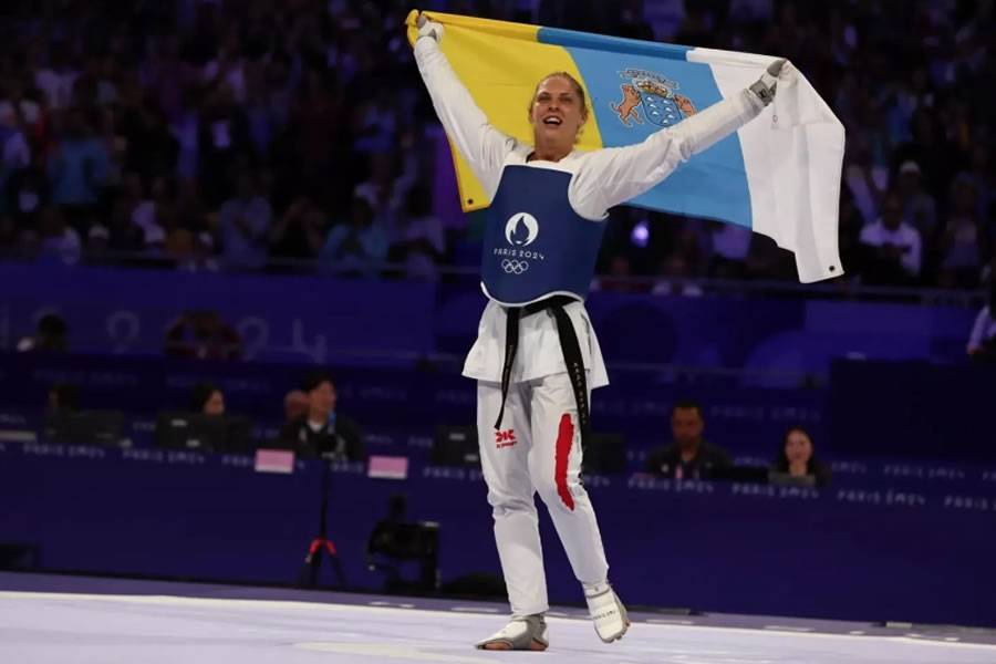 Taekwondo champion born in Tenerife celebrates Olympic victory with Canary Island flag