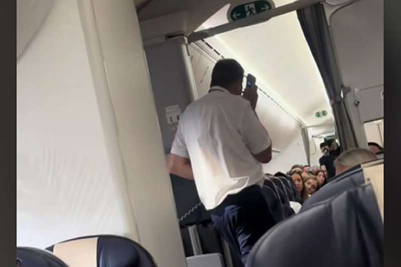 Pilot confronts disruptive passenger behaviour flight to Tenerife!