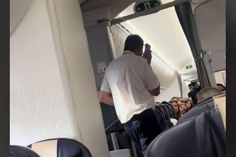 Pilot confronts disruptive passenger behaviour flight to Tenerife!