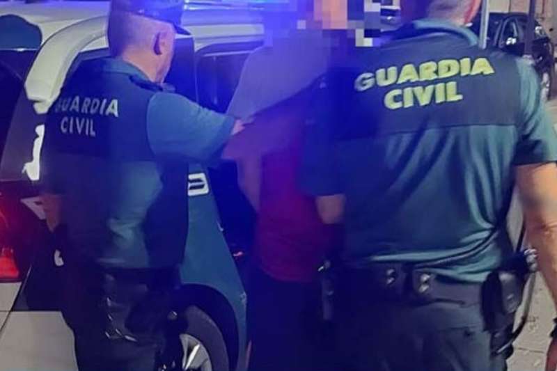 Man arrested for robbing three homes while occupants were asleep inside
