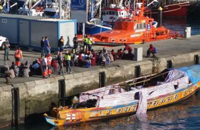 VIDEO: Boat carrying 180 migrants arrives in Los Cristianos