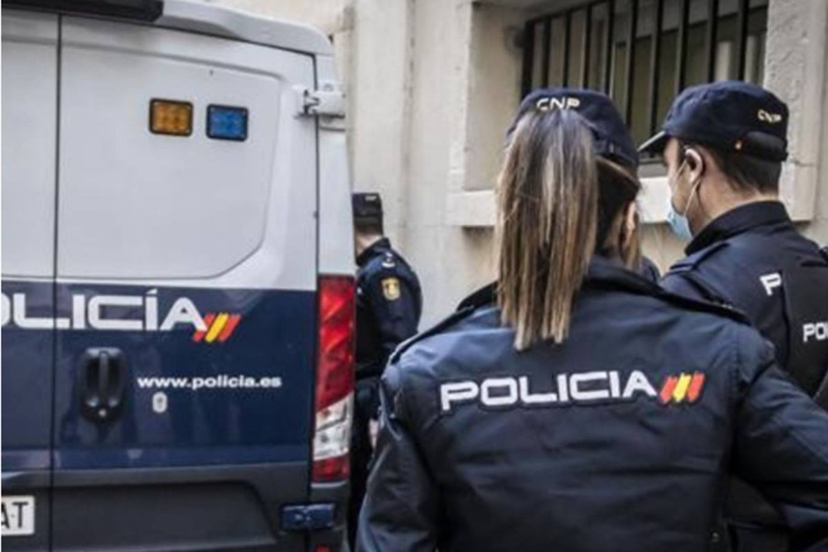 The National Police save woman from suicide attempt in Tenerife