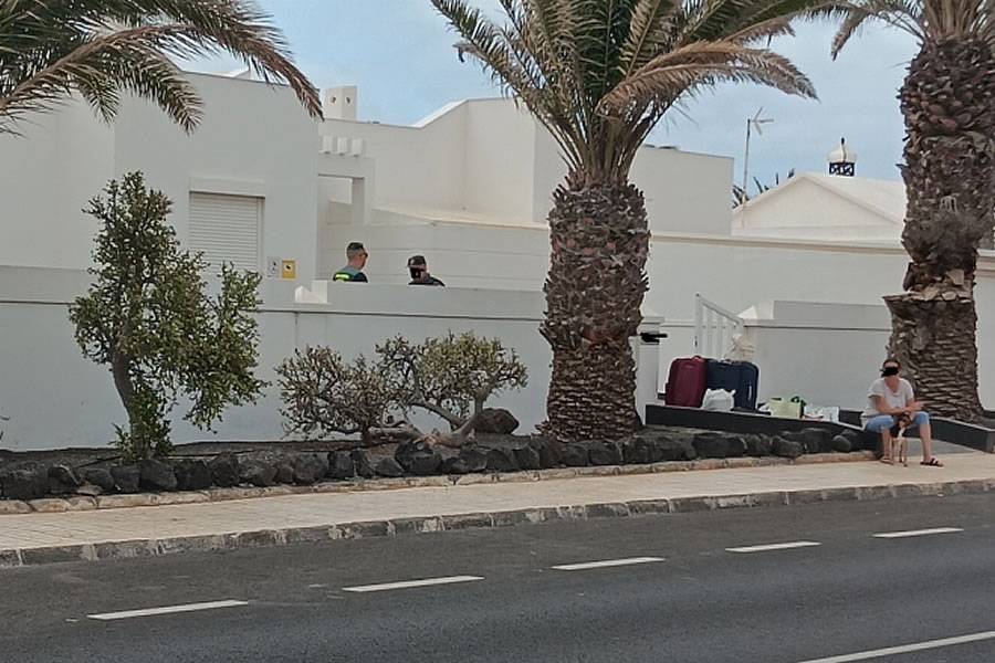 Guardia Civil evicts squatter from property in Costa Teguise