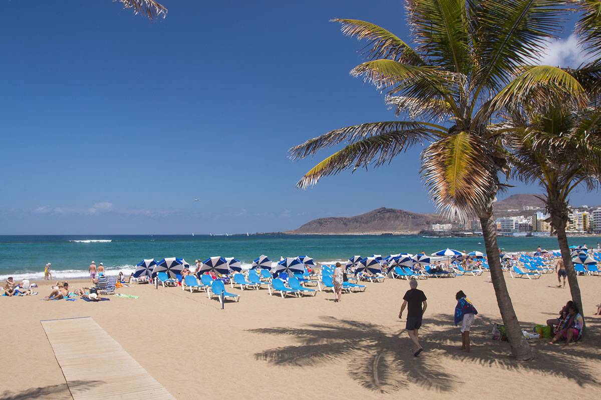 A hot and sunny day in the Canary Islands as storm warnings lifted