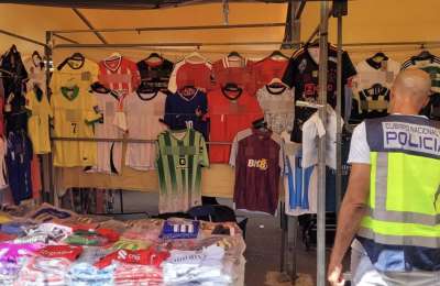 Five market stall owners arrested in the south of Tenerife for selling fake products
