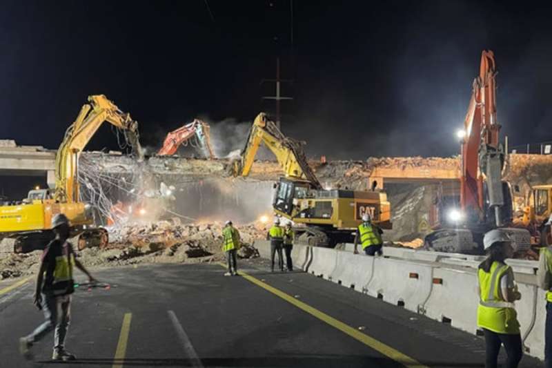 Accidents cause massive traffic jams on TF-1 during Las Chafiras bridge demolition