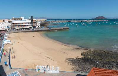 Man saved by member of the public after having heart attack on beach in Corralejo