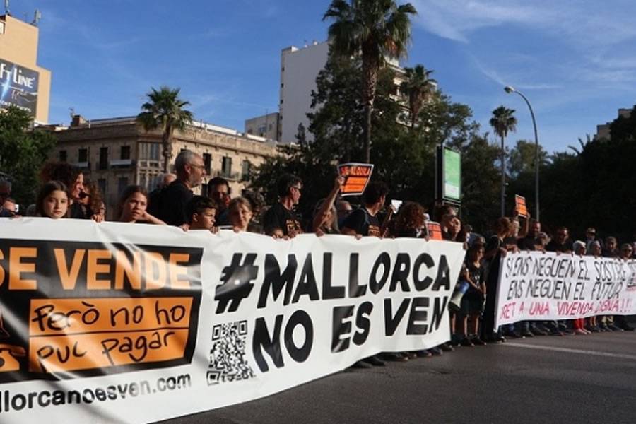 The first ‘Pro-Tourism’ campaign emerges against the anti-tourism protests