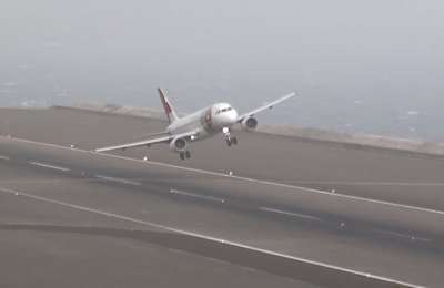 Diversions due to failed landings at Tenerife South Airport because of crosswinds