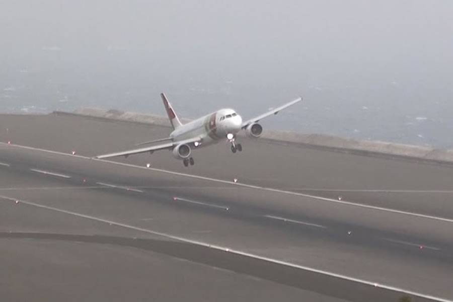 Diversions due to failed landings at Tenerife South Airport because of crosswinds