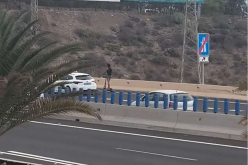 Electric scooter on motorway in south of Tenerife sparks outrage and safety concerns
