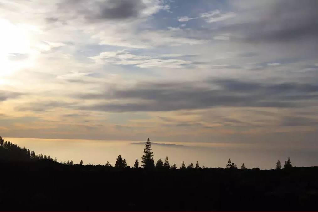 The Canary Islands begin the week with cloudy skies and possible evening showers