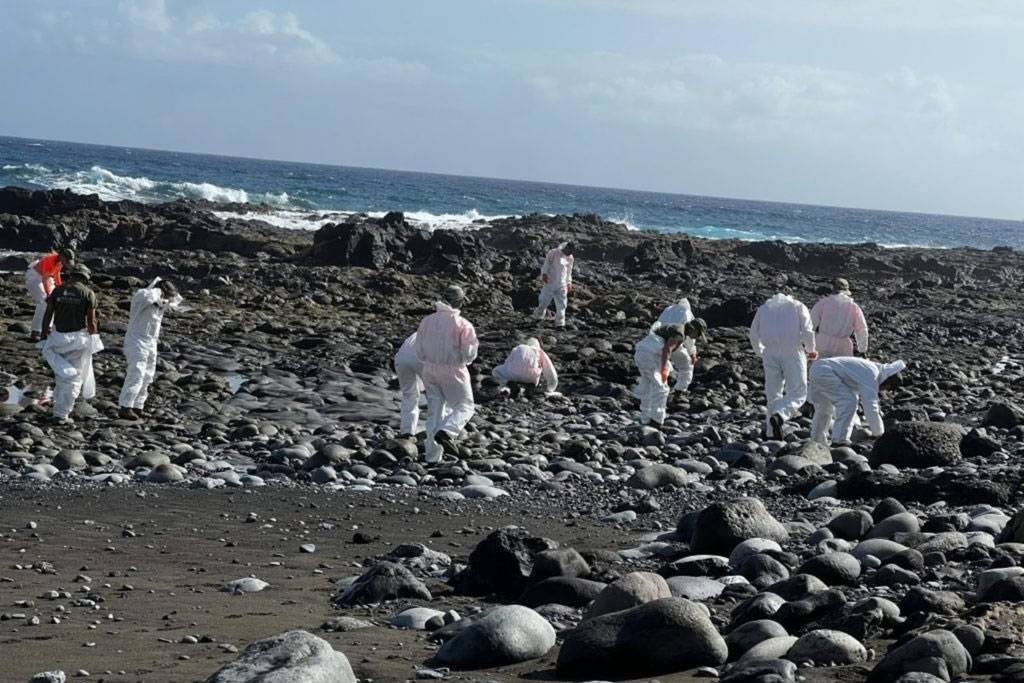 State of Emergency in Gran Canaria ends as oil spill cleanup progresses
