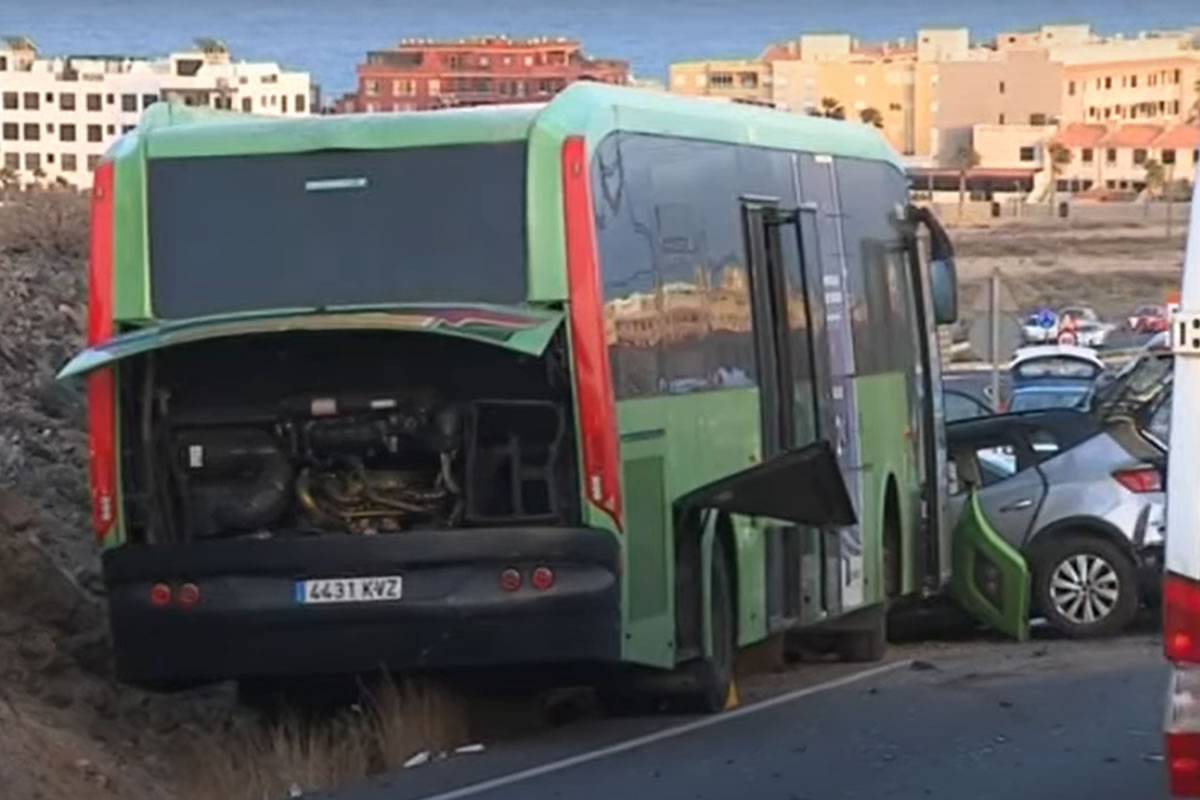 VIDEO: Serious traffic accident in south Tenerife leaves one dead and eight injured