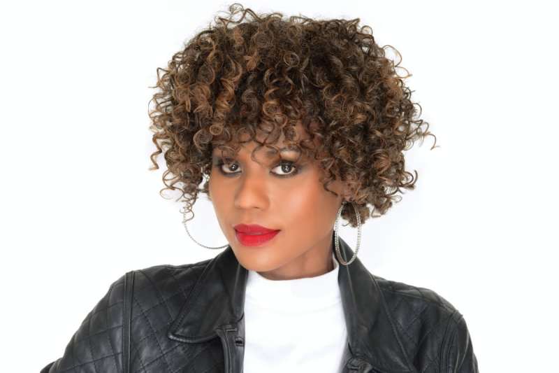U.S. singer Beverley Savarin flying into Tenerife to perform as Whitney Houston 