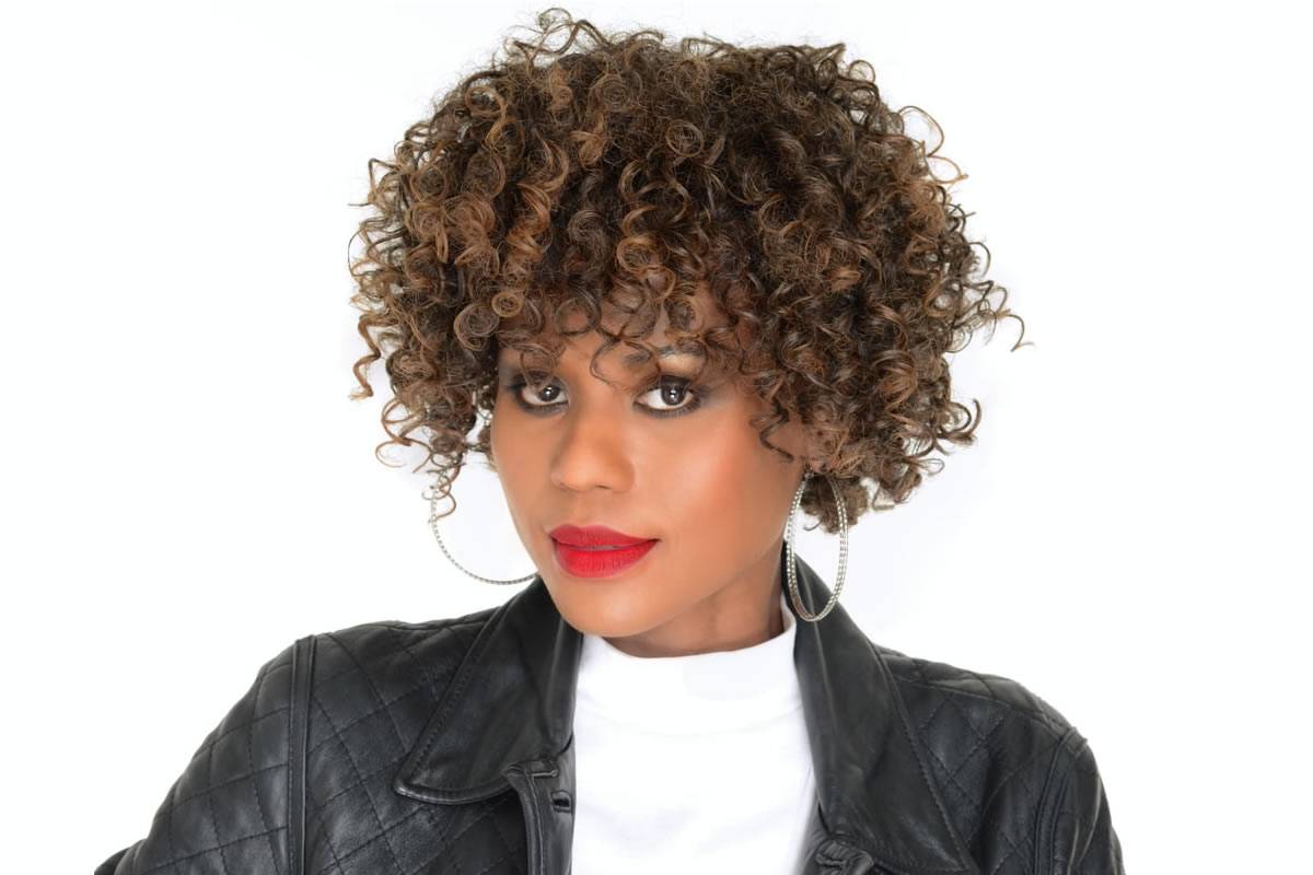 U.S. singer Beverley Savarin flying into Tenerife to perform as Whitney Houston 